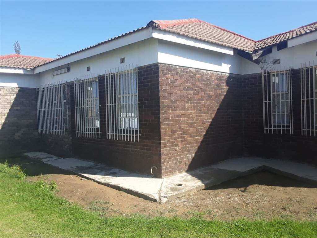 3 Bed House in Osizweni photo number 5