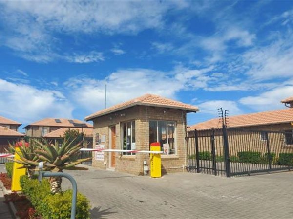 3 Bedroom Duplex 3 Bedroom Duplex