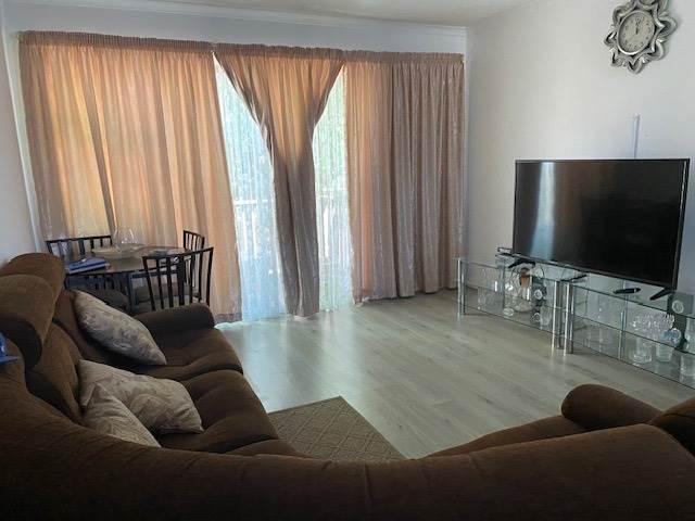 2 Bed Apartment in Gordons Bay Central photo number 2