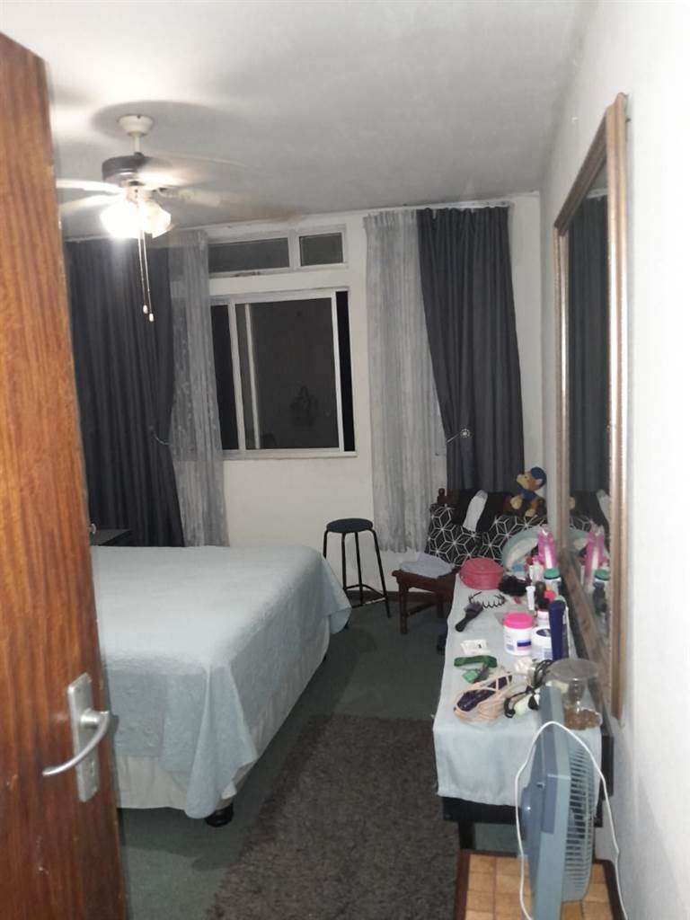 1 Bed Apartment in Amanzimtoti photo number 5