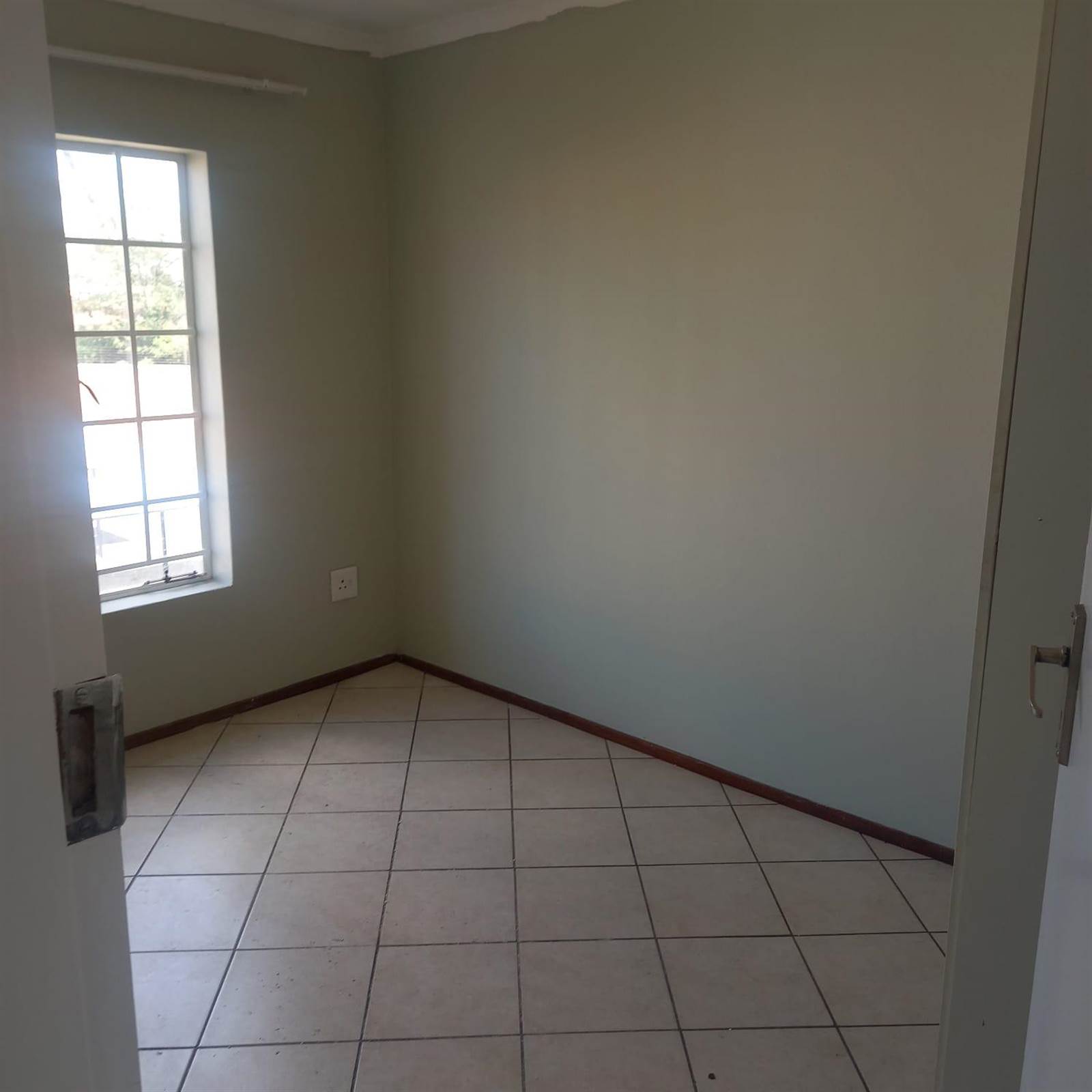 2 Bed Apartment in Chloorkop photo number 16