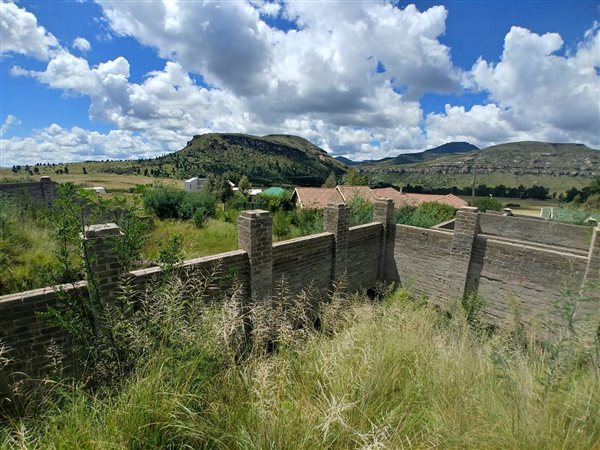992 m² Land available in Fouriesburg