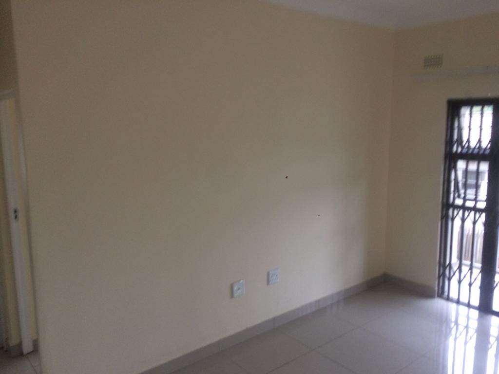 2 Bed Apartment in Glen Anil photo number 4