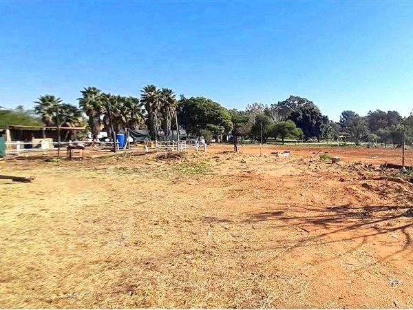 2.3 ha Land available in Heatherview
