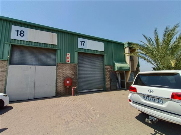 215  m² Industrial space