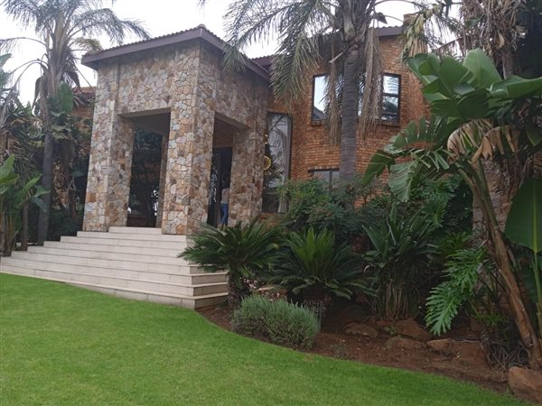 6 Bedroom House 6 Bedroom House