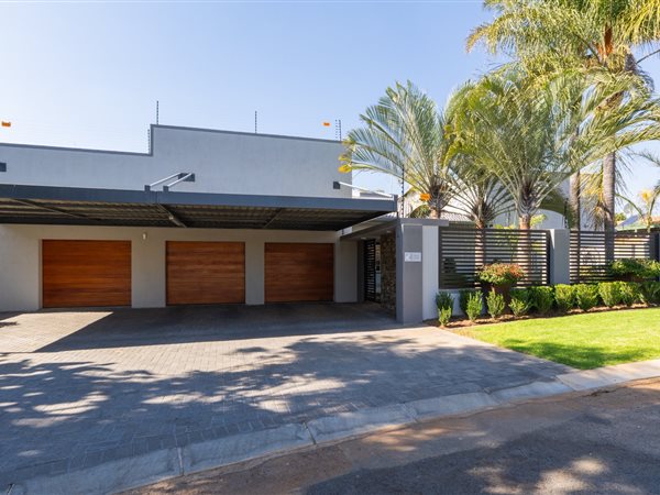 4 Bedroom House 4 Bedroom House