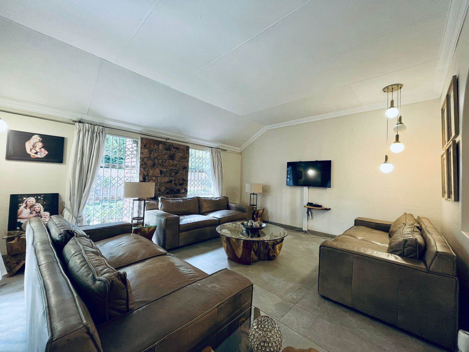 4 Bed House in Constantia Park photo number 12