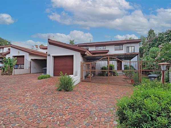 5 Bedroom Townhouse 5 Bedroom Townhouse