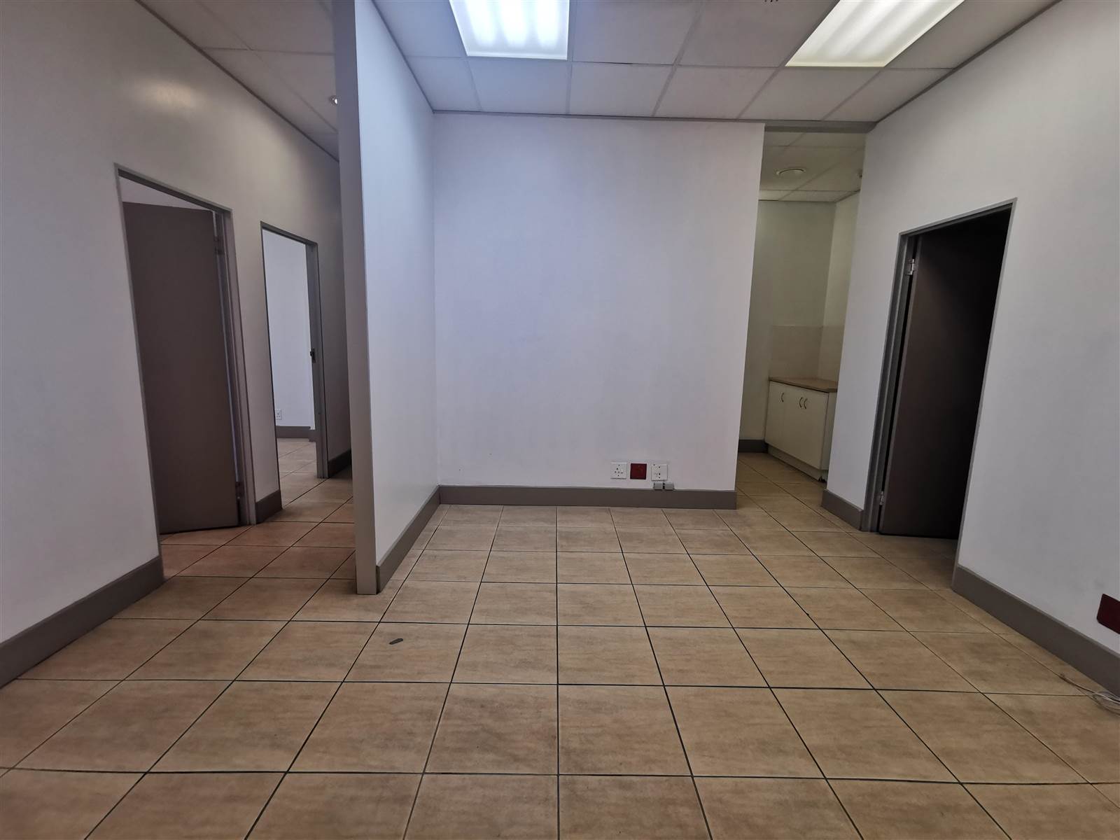 154  m² Commercial space in Stellenbosch Central photo number 2