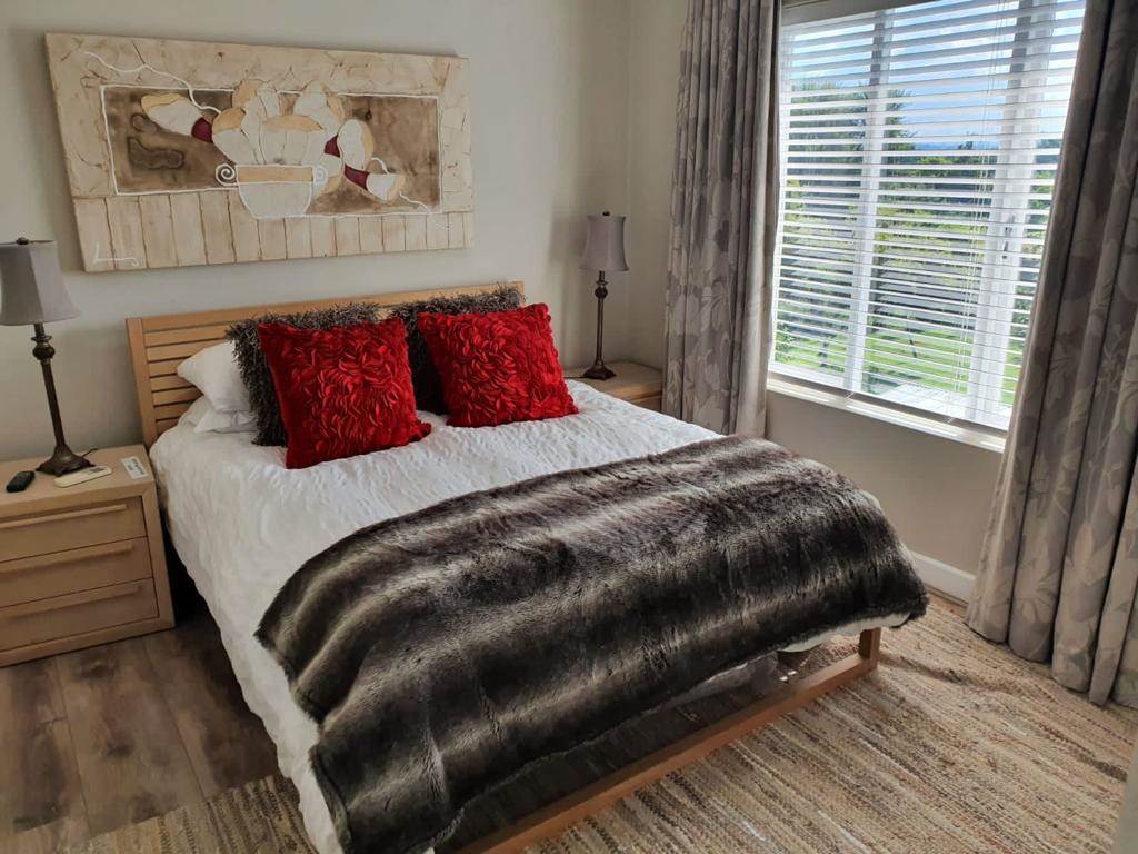 2 Bed Apartment in Saddlebrook Estate photo number 8