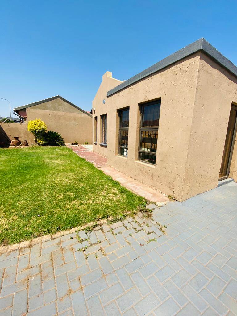 5 Bed House in Mamelodi photo number 29