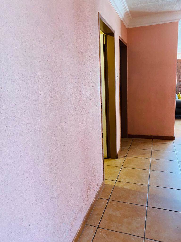5 Bed House in Mamelodi photo number 16