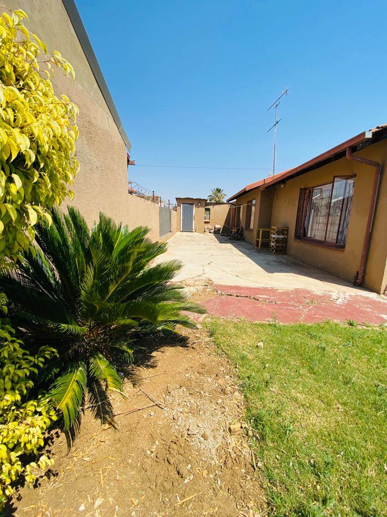 5 Bed House in Mamelodi photo number 28