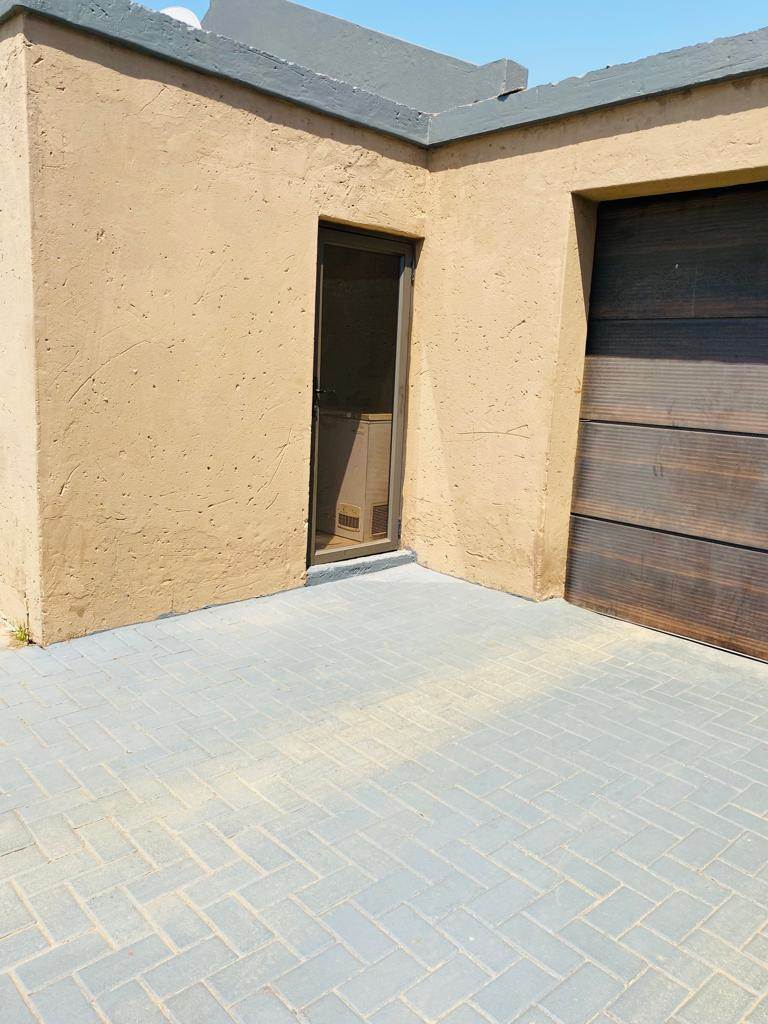 5 Bed House in Mamelodi photo number 30