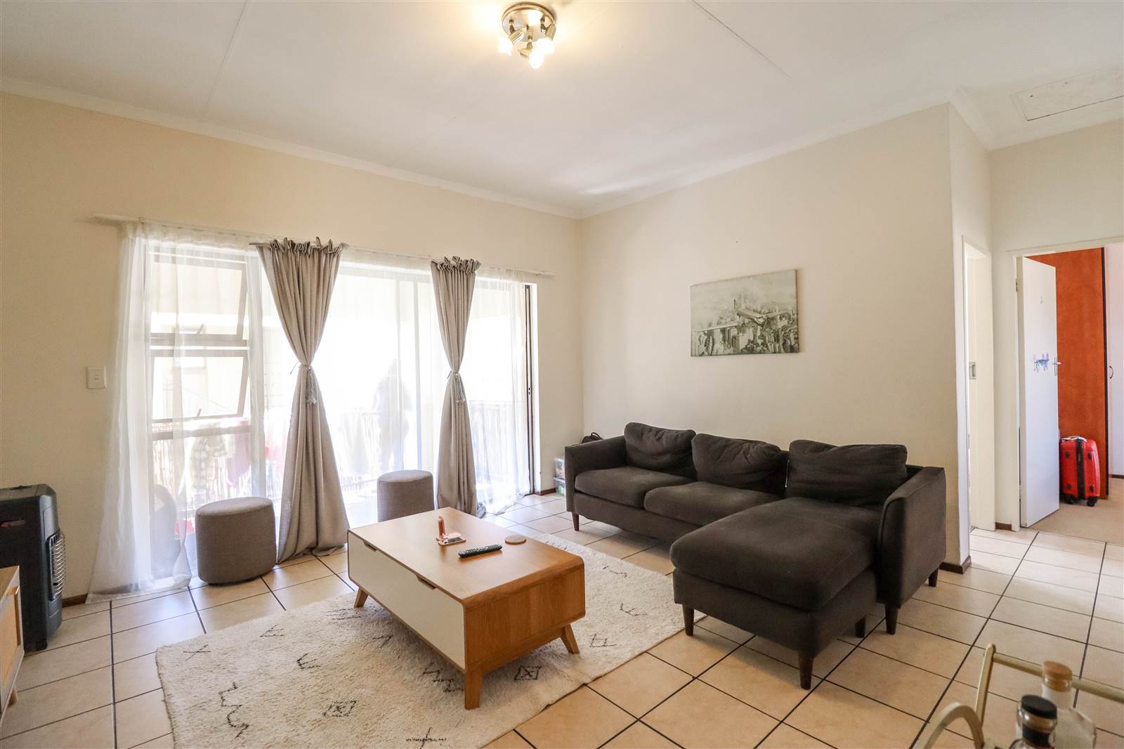 2 Bed Apartment in Lonehill photo number 6