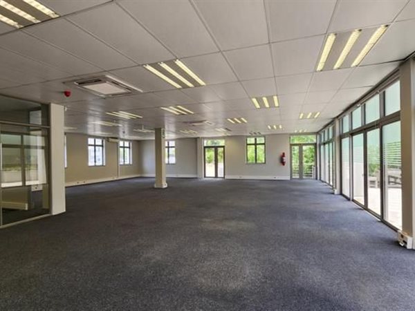 650  m² Commercial space