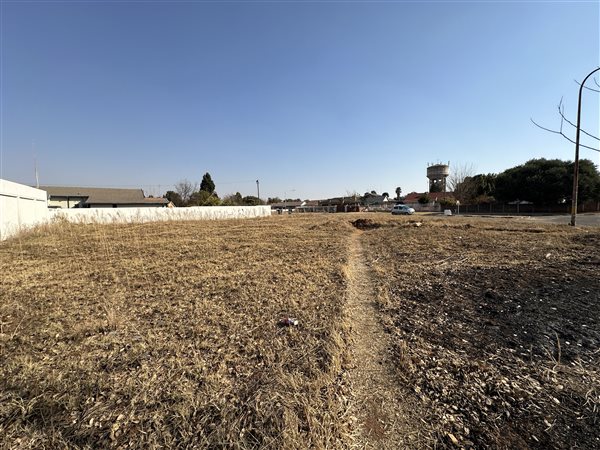 931 m² Land