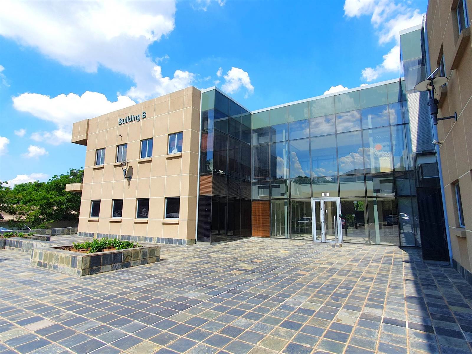 500  m² Office Space in Bryanston photo number 2