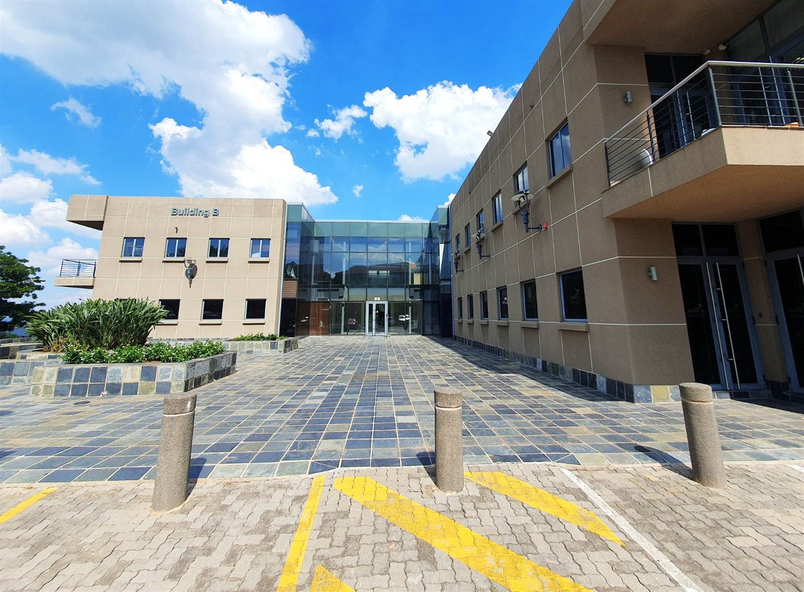 500  m² Office Space in Bryanston photo number 1