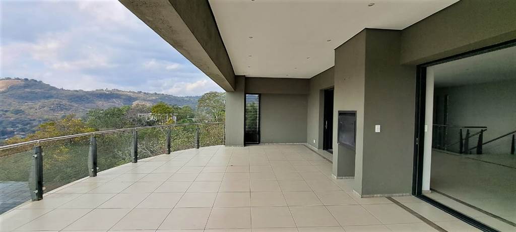 3 Bed House in Nelspruit photo number 3