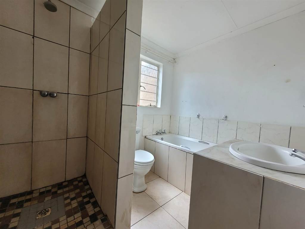 2.5 Bed House in Randfontein photo number 5