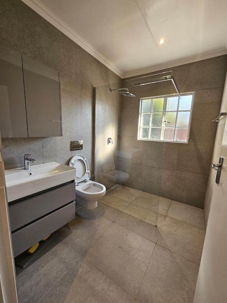 2 Bed House in Greenstone Hill photo number 7