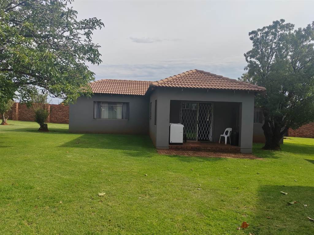 8800 m² Smallholding in Elandsfontein AH photo number 4