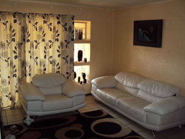 2 Bed Townhouse in Mondeor photo number 4