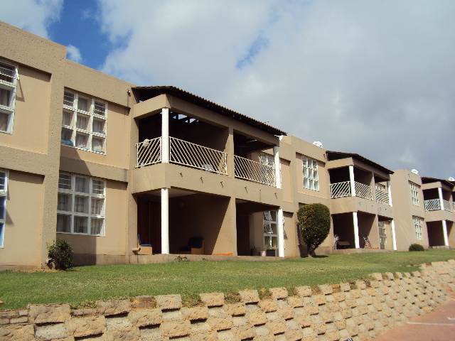 2 Bed Townhouse in Mondeor photo number 3