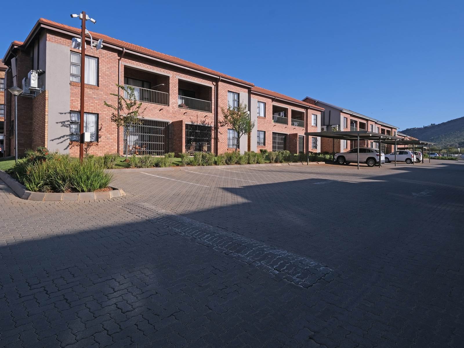 2 Bed Townhouse in Wilgeheuwel photo number 19