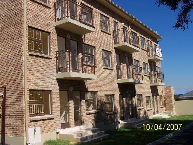 2 Bed Apartment in Krugersdorp West photo number 6