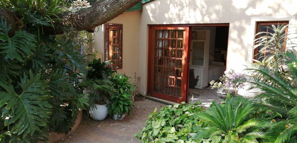 1 Bed Garden Cottage in Groenkloof photo number 1