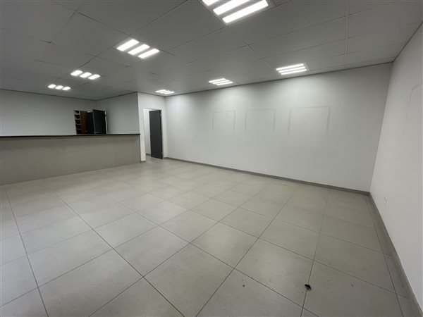 216  m² Commercial space