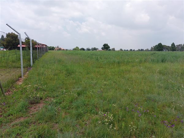 8079 m² Land available in Kookrus