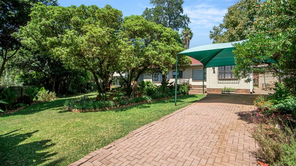 4 Bed House in Constantia Kloof photo number 24