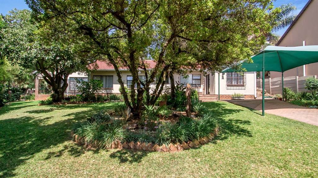 4 Bed House in Constantia Kloof photo number 23