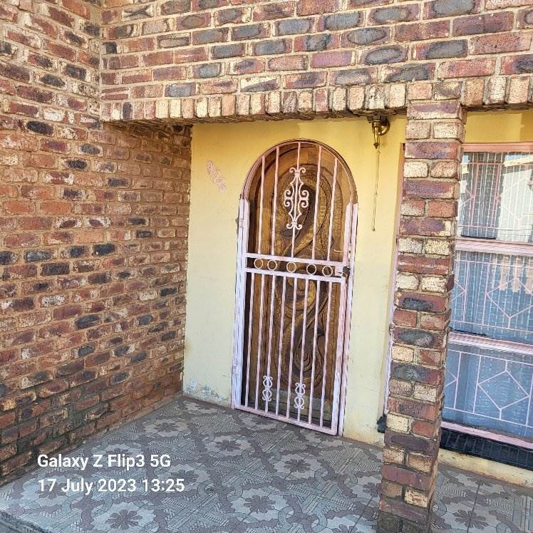 3 Bed House in Ikageng photo number 1