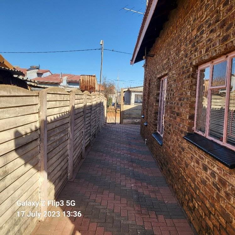 3 Bed House in Ikageng photo number 4