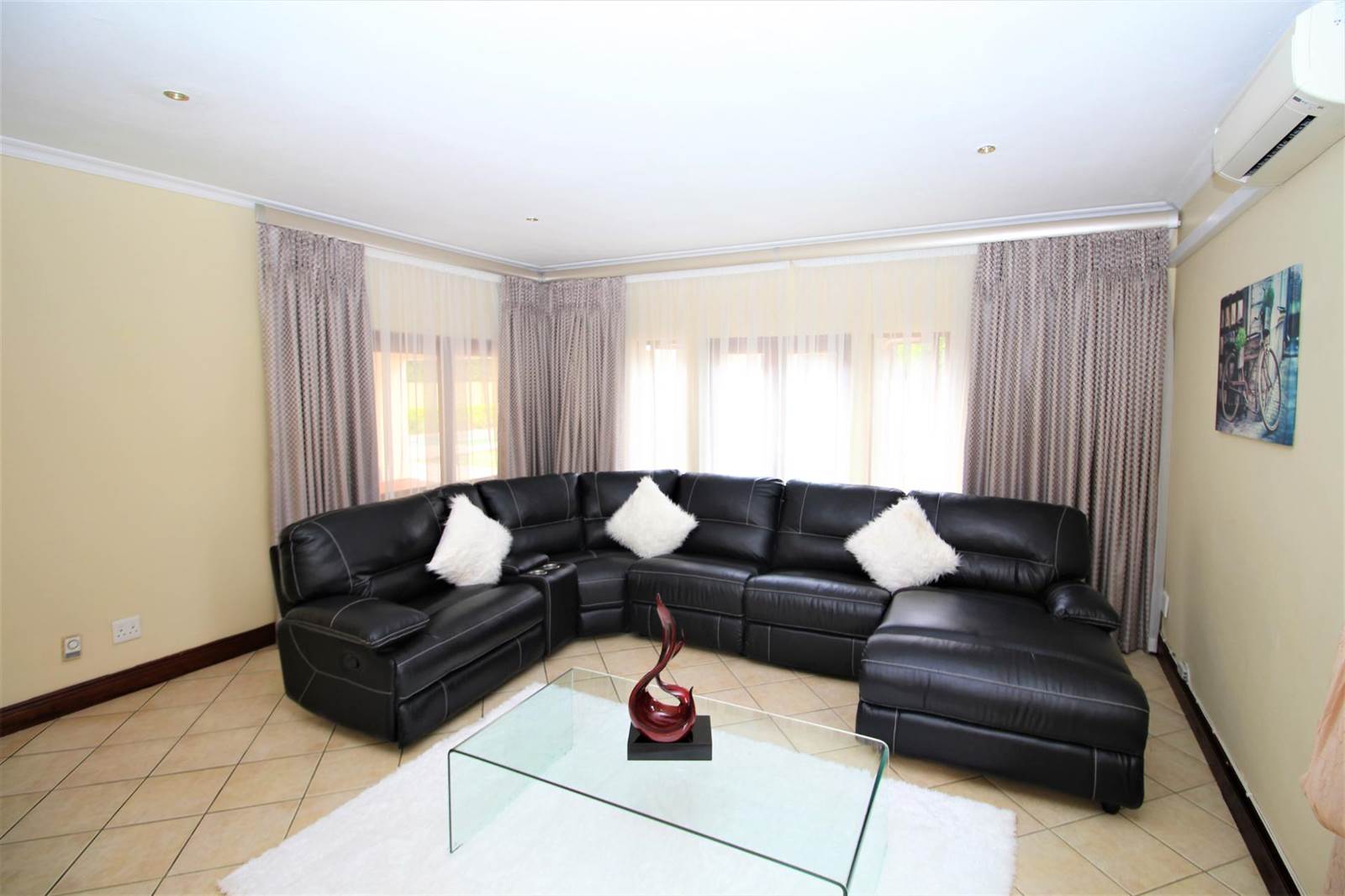 4 Bed House in Silver Lakes Golf Estate photo number 9