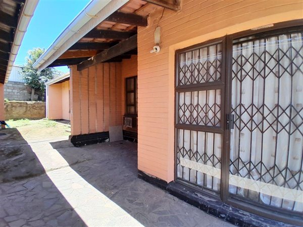 4 Bedroom House 4 Bedroom House