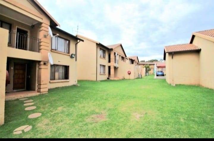 2 Bed Townhouse in Meredale photo number 1