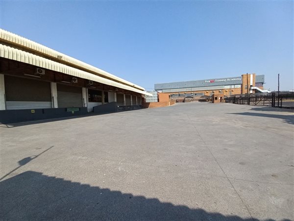 8346  m² Commercial space