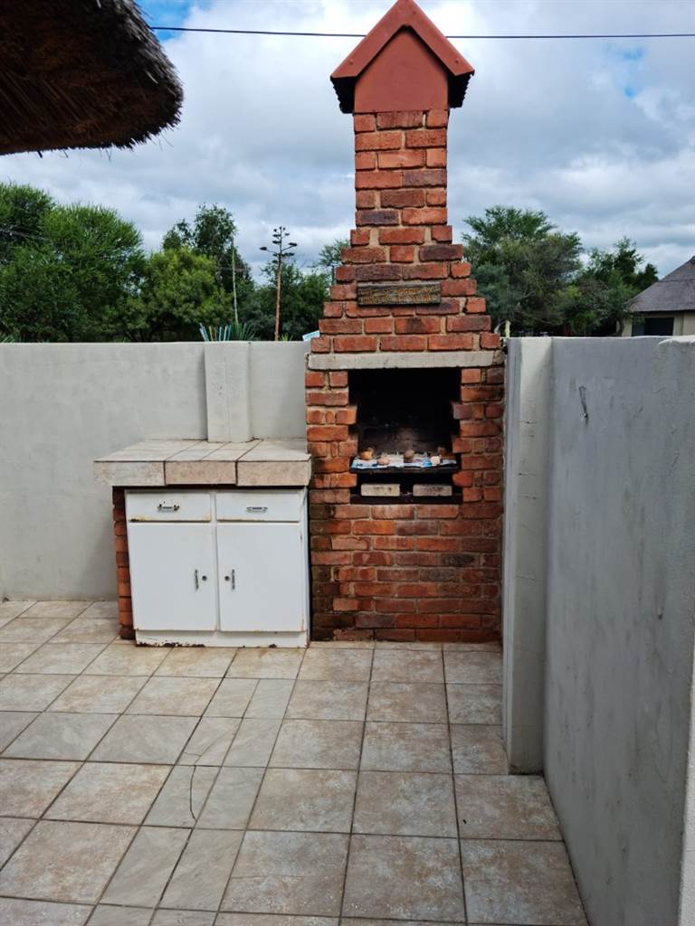 2 Bed House in Mookgophong (Naboomspruit) photo number 9