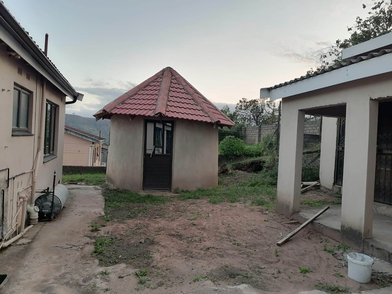 2 Bed House in Kwandengezi photo number 18