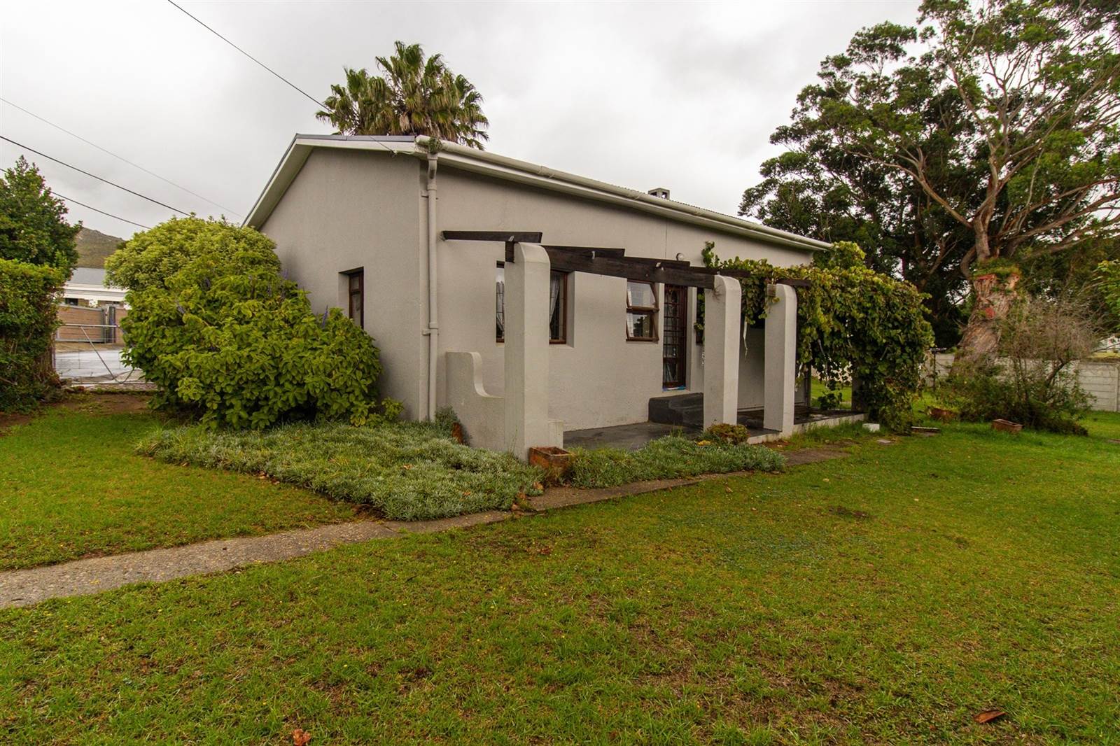 2 Bed House in Bredasdorp photo number 11