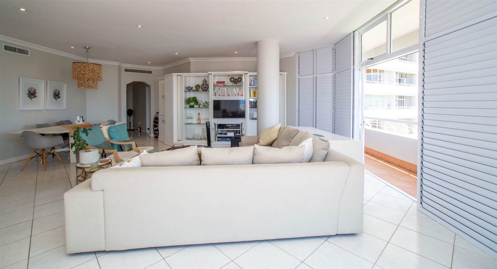 4 Bed Apartment in Umhlanga Rocks photo number 15