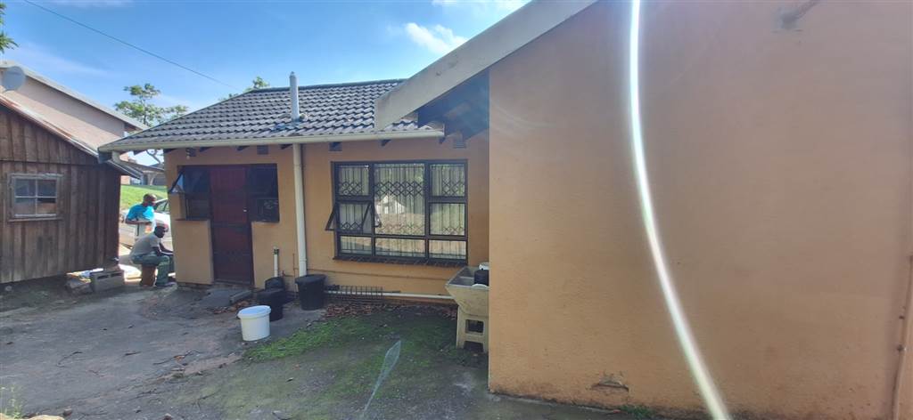 3 Bed House in Umlazi photo number 5