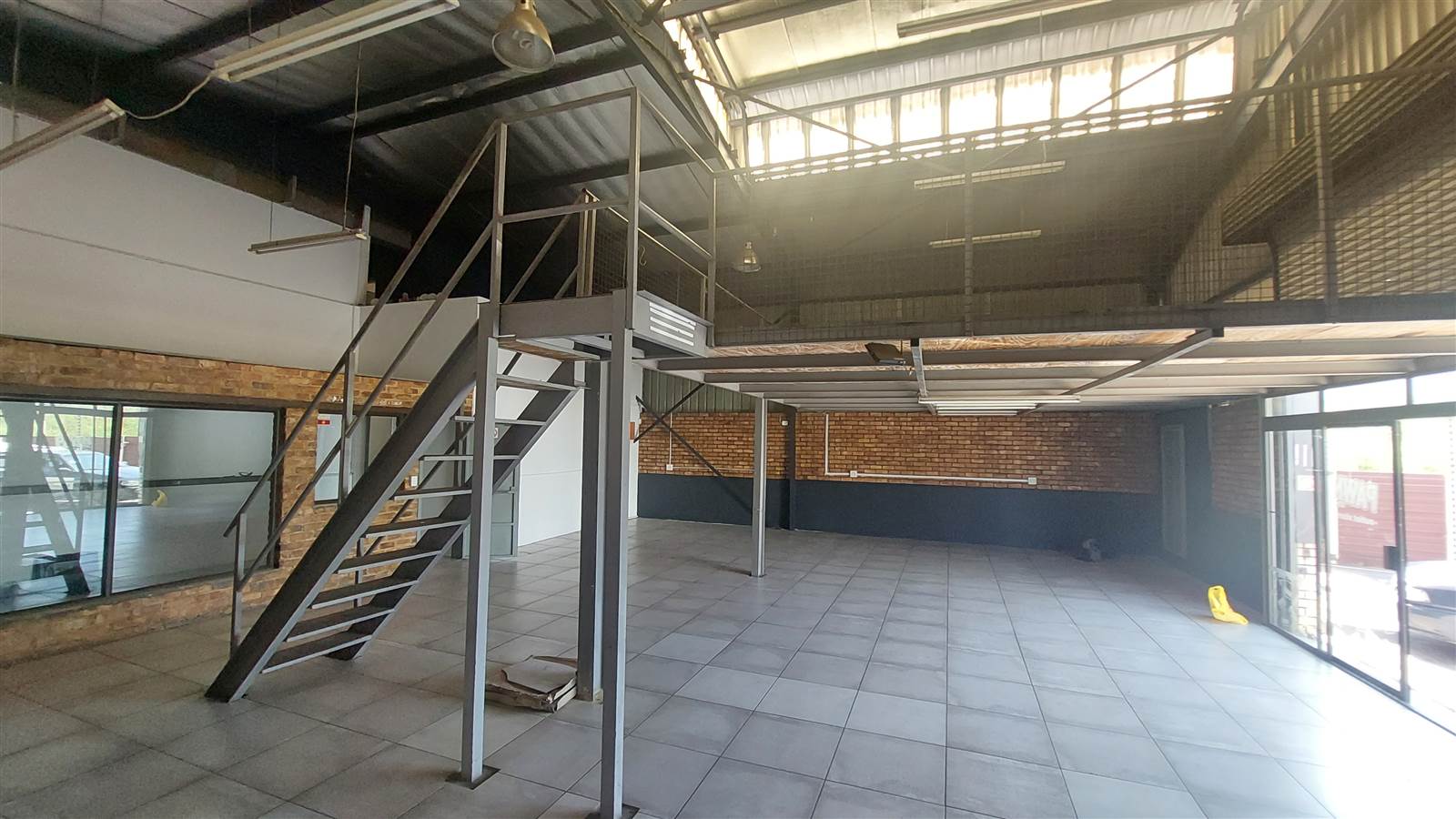 558  m² Industrial space in Jet Park photo number 3
