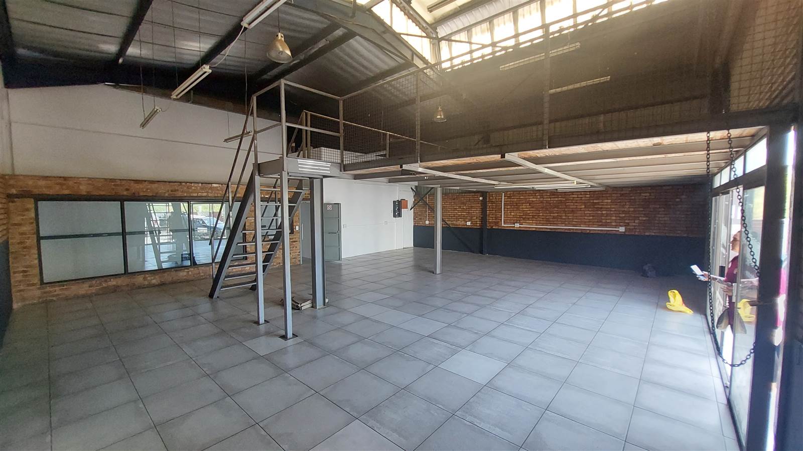 558  m² Industrial space in Jet Park photo number 2